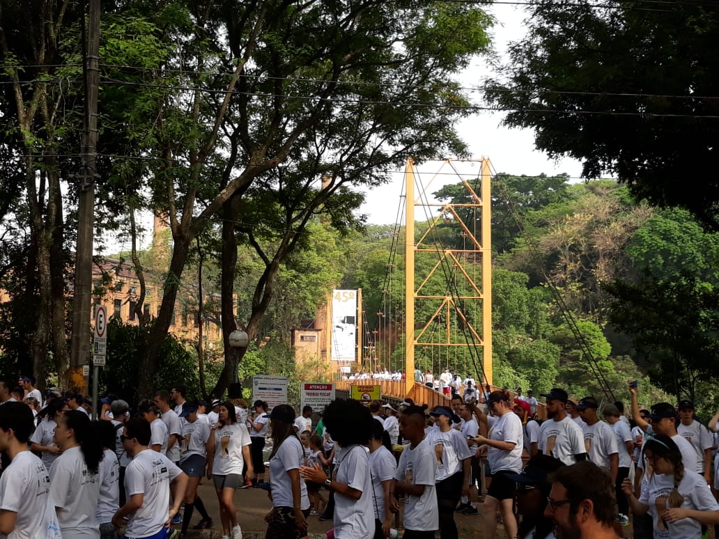 MAIS DE 500 PESSOAS NA 7ª CAMINHADA COM HUMOR DE PIRACICABA: ALEGRIA E MOVIMENTO