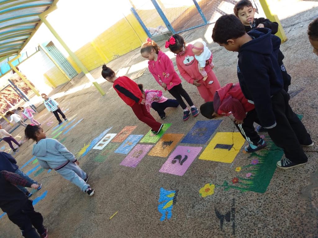 INSTITUTO ARCOR PROMOVE AS PINTURAS DE BRINCADEIRAS PARA ESTIMULAR VIDA ATIVA