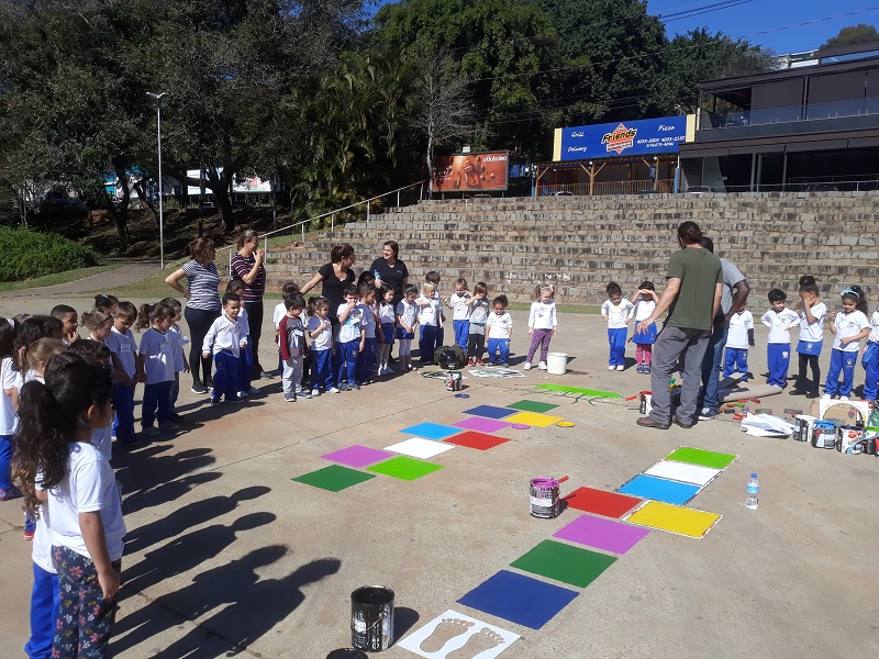 PINTURAS DE BRINCADEIRAS COLOREM A ARENA DO LAGO DO TABOÃO EM BRAGANÇA PAULISTA